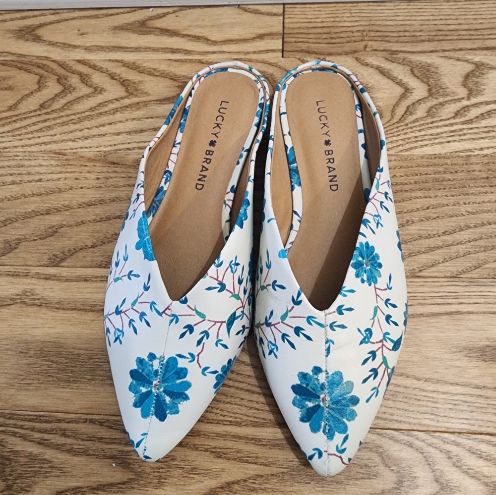 Lucky Brand Slides Size 5